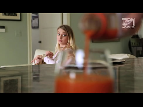 ❤️ Intombazane eshisayo enamabele amakhulu kanye ne-pussy eqinile ithola iqhude, kodwa liqine kakhulu Ucansi kithi  ﹏